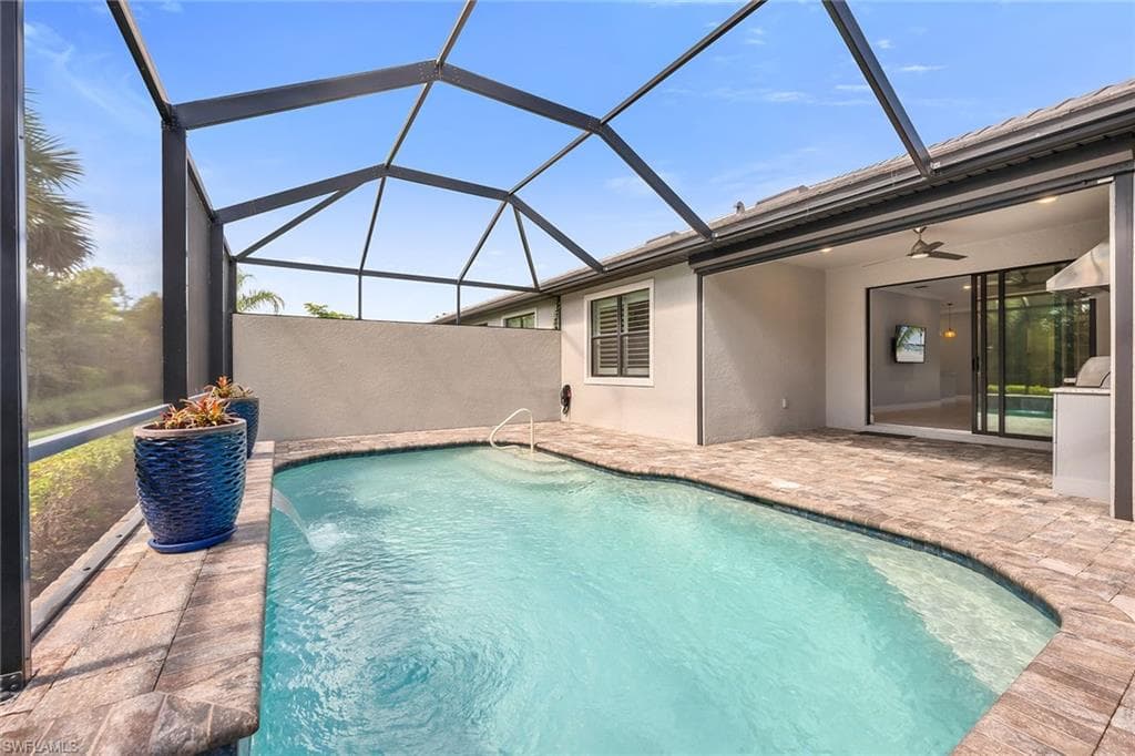 7690 Jacaranda Ln, Naples, FL 34114-27