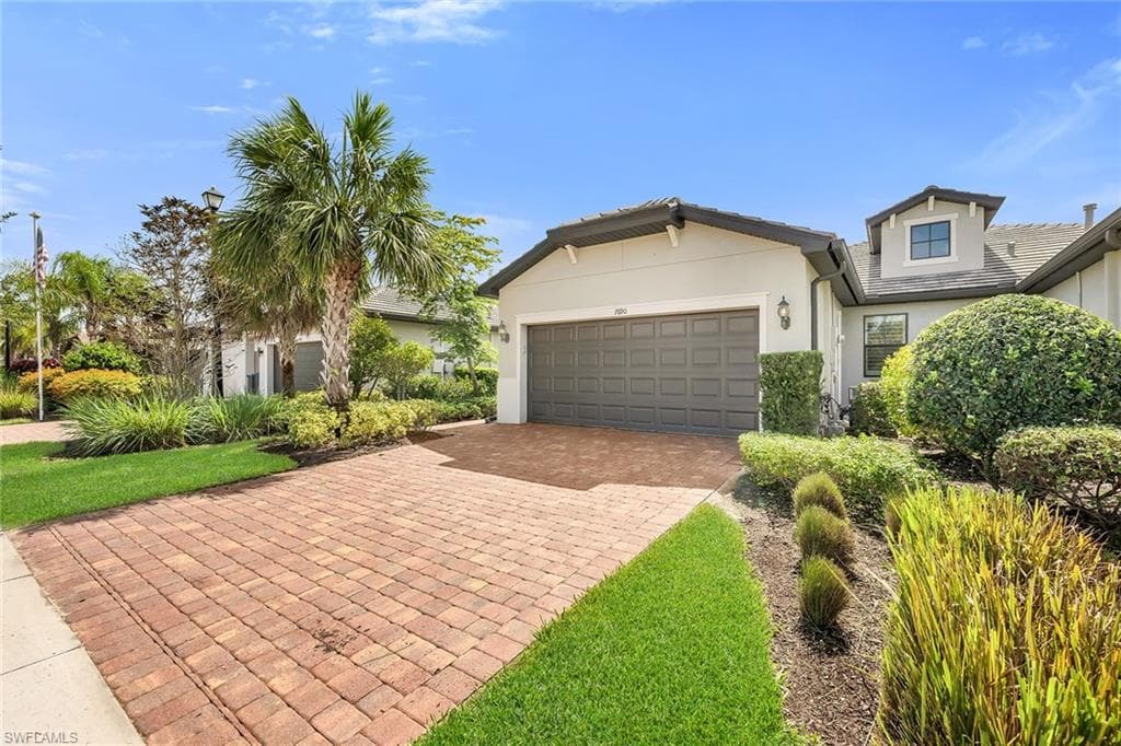 7690 Jacaranda Ln, Naples, FL 34114-30