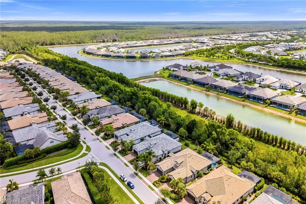 7690 Jacaranda Ln, Naples, FL 34114-33