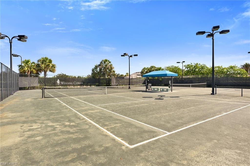 7690 Jacaranda Ln, Naples, FL 34114-37