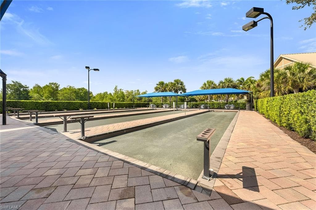 7690 Jacaranda Ln, Naples, FL 34114-38