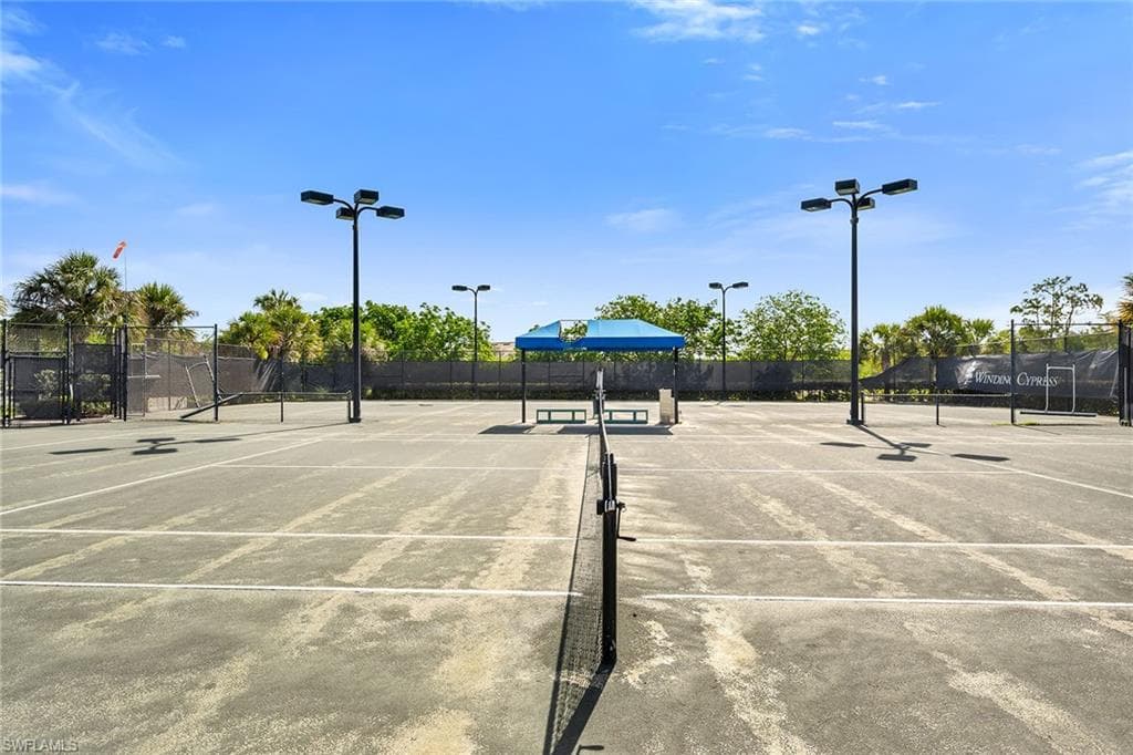 7690 Jacaranda Ln, Naples, FL 34114-39