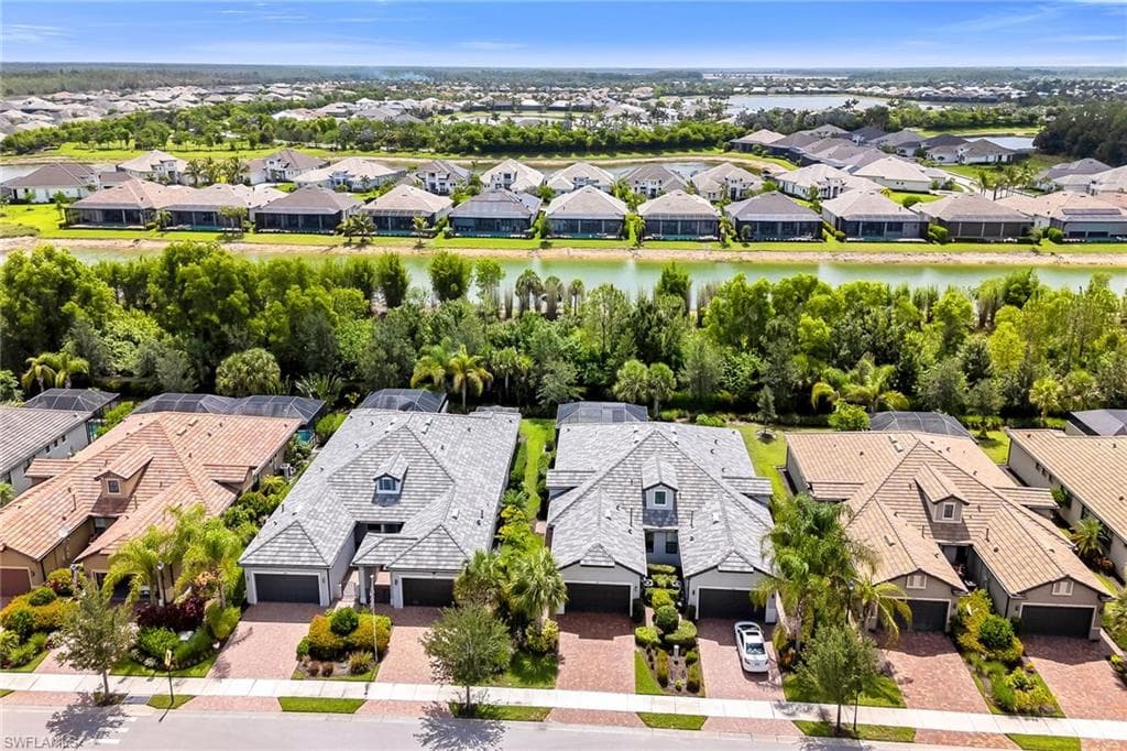 7690 Jacaranda Ln, Naples, FL 34114-44