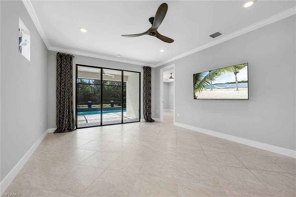 7690 Jacaranda Ln, Naples, FL 34114-7