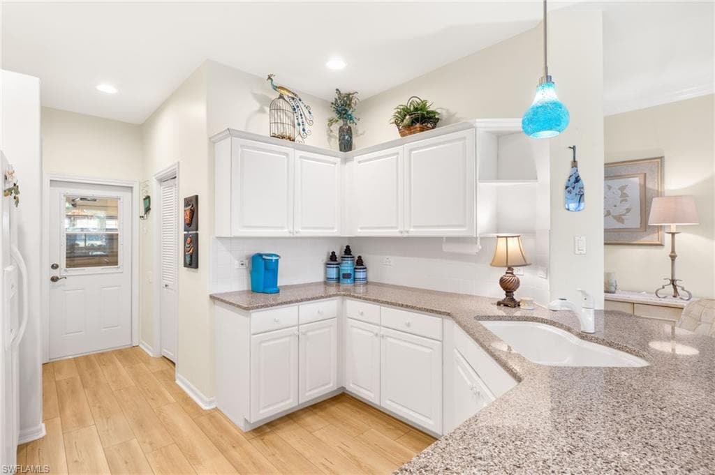 8782 Middlebrook Dr, Fort Myers, FL 33908-8