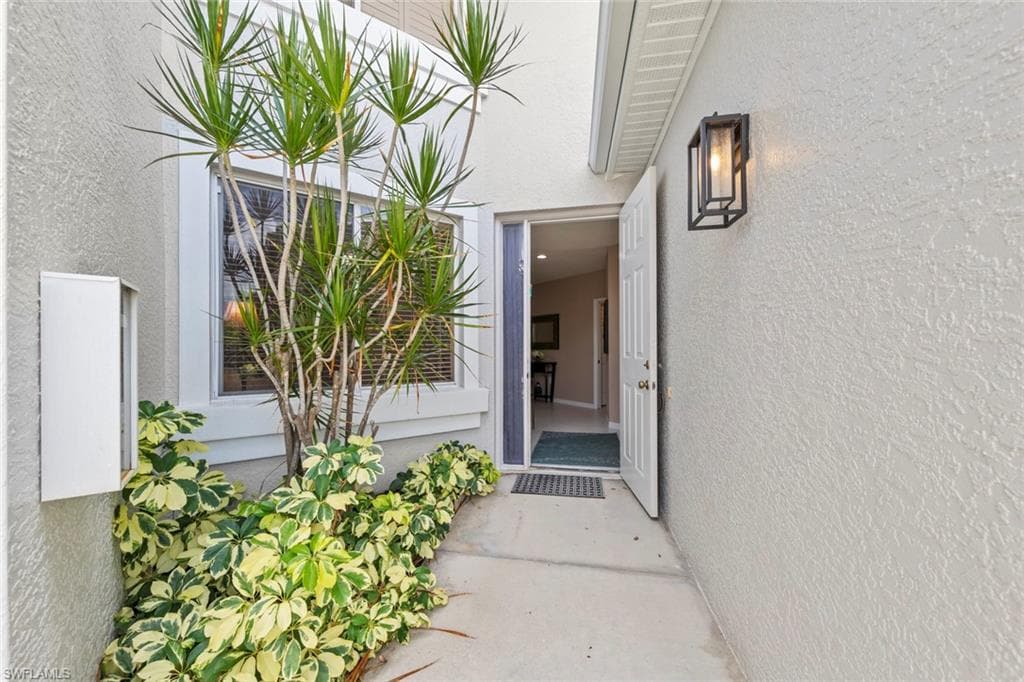 8421 Southbridge Dr 4, Estero, FL 33967-4