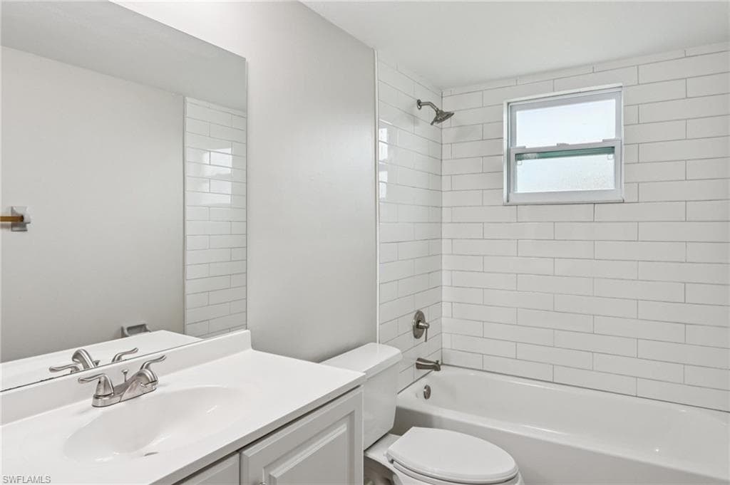 740 5th St, Cape Coral, FL 33991-25
