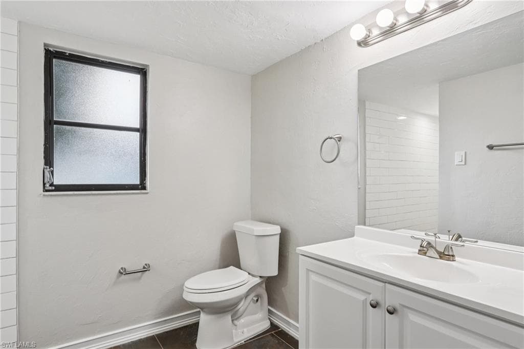 740 5th St, Cape Coral, FL 33991-27