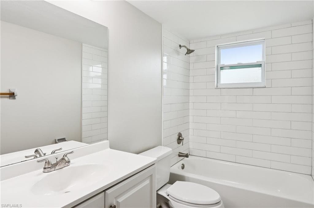740 5th St, Cape Coral, FL 33991-8