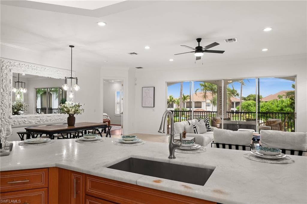 5004 Maxwell Cir 3-202, Naples, FL 34105-17