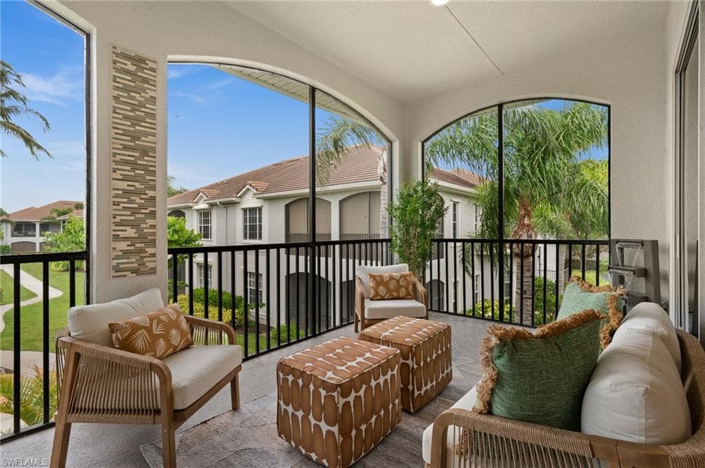 5004 Maxwell Cir 3-202, Naples, FL 34105-34
