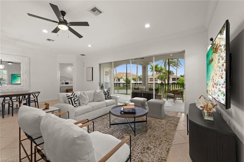 5004 Maxwell Cir 3-202, Naples, FL 34105-8