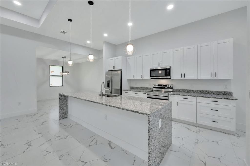 2407 Jetridge St, Alva, FL 33920-11