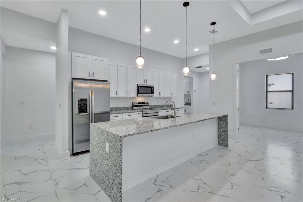 2407 Jetridge St, Alva, FL 33920-7