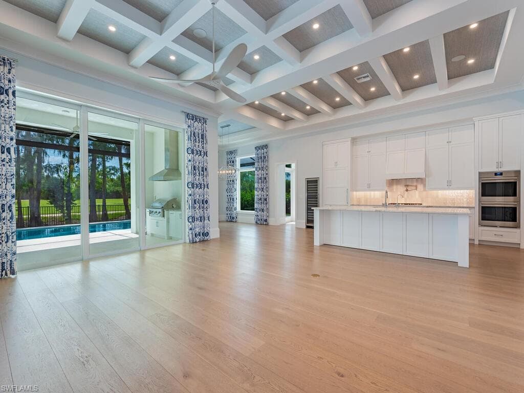 130 Burning Tree Dr, Naples, FL 34105-4