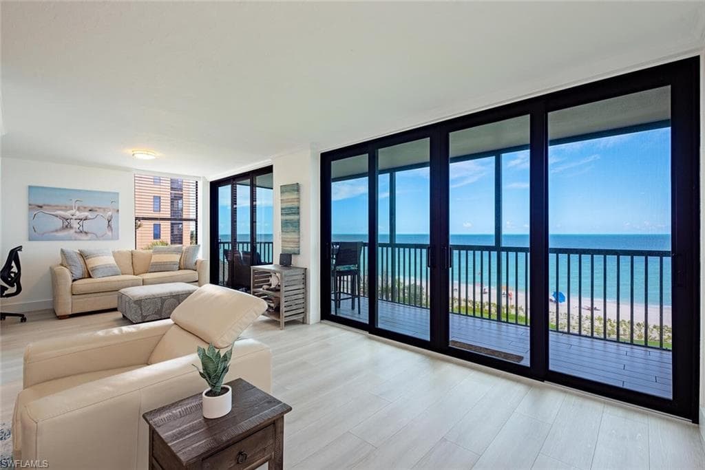9375 Gulf Shore Dr 402, Naples, FL 34108-9