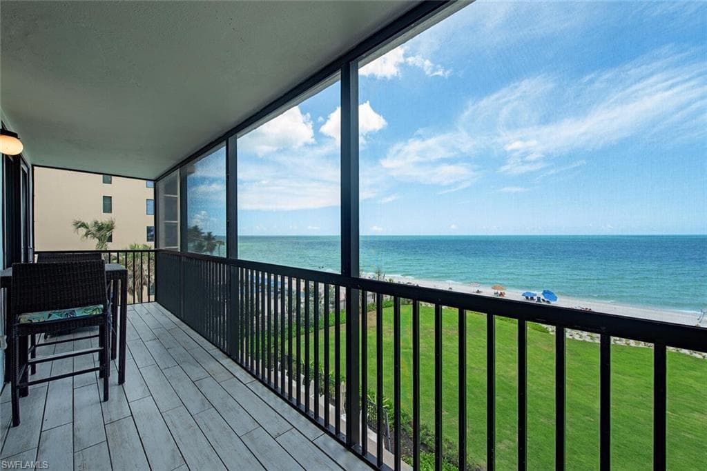 9375 Gulf Shore Dr 402, Naples, FL 34108-11