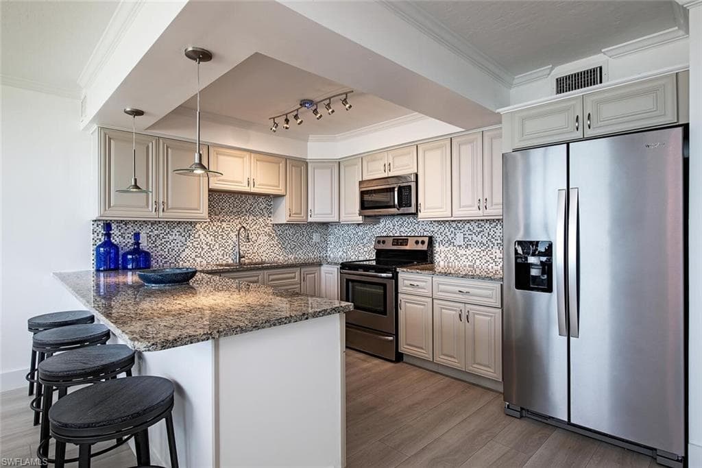 9375 Gulf Shore Dr 402, Naples, FL 34108-14
