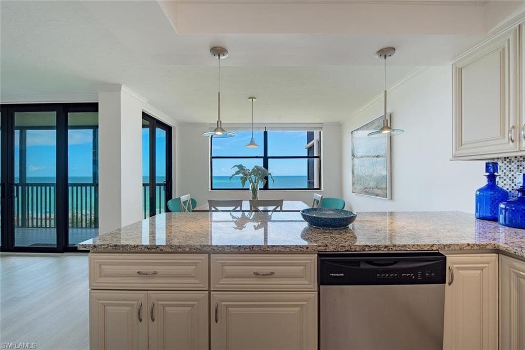 9375 Gulf Shore Dr 402, Naples, FL 34108-16