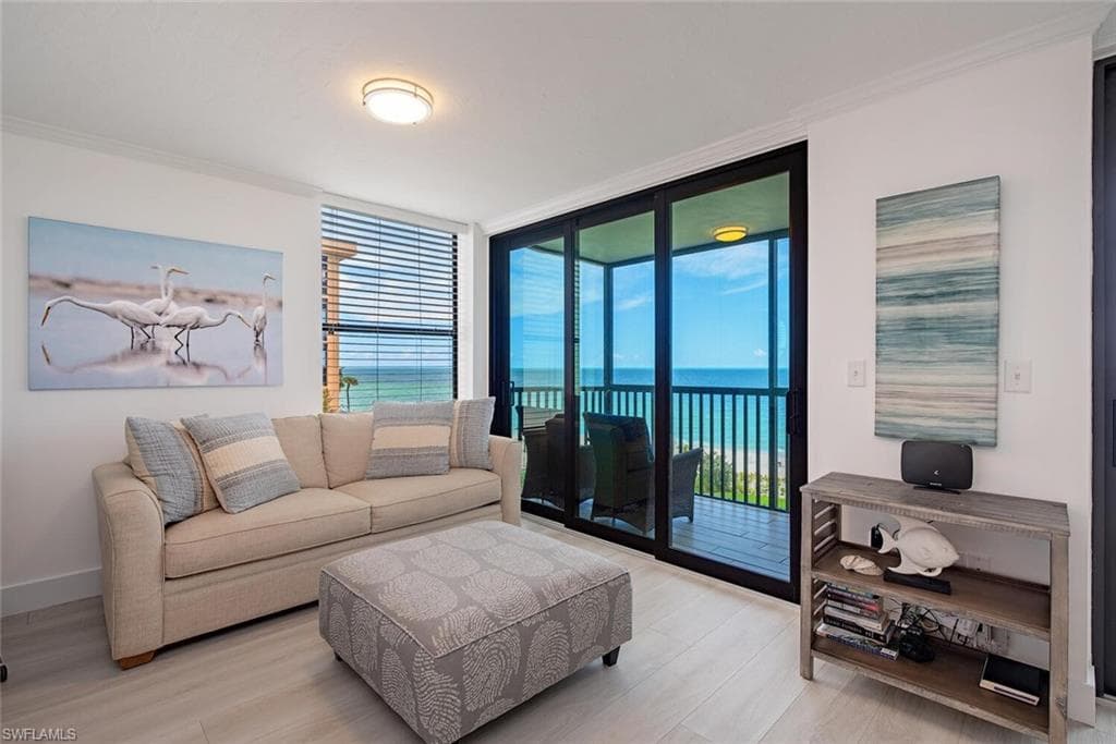 9375 Gulf Shore Dr 402, Naples, FL 34108-19