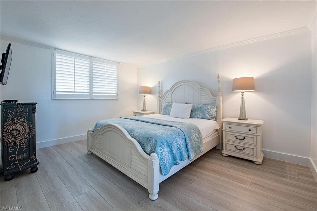 9375 Gulf Shore Dr 402, Naples, FL 34108-20