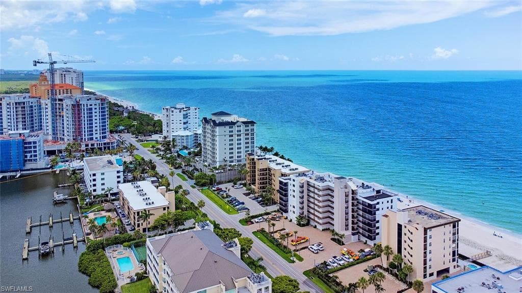 9375 Gulf Shore Dr 402, Naples, FL 34108-25