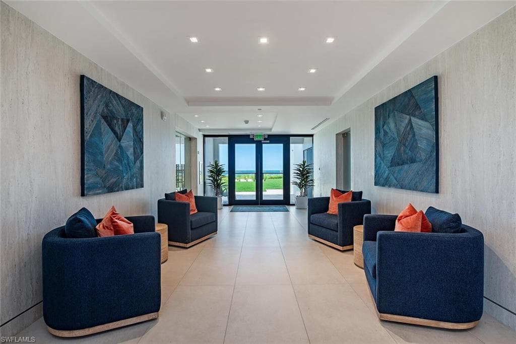 9375 Gulf Shore Dr 402, Naples, FL 34108-28