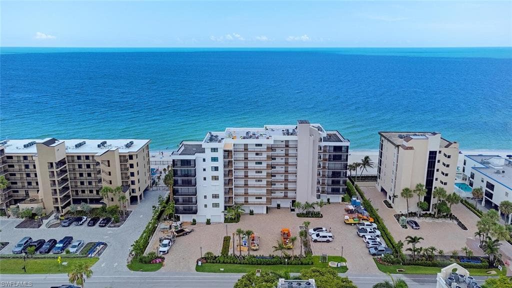 9375 Gulf Shore Dr 402, Naples, FL 34108-2