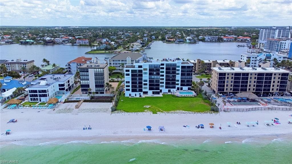 9375 Gulf Shore Dr 402, Naples, FL 34108-3