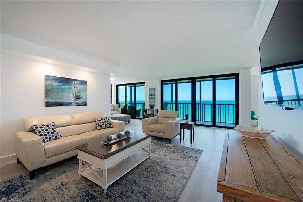 9375 Gulf Shore Dr 402, Naples, FL 34108-5