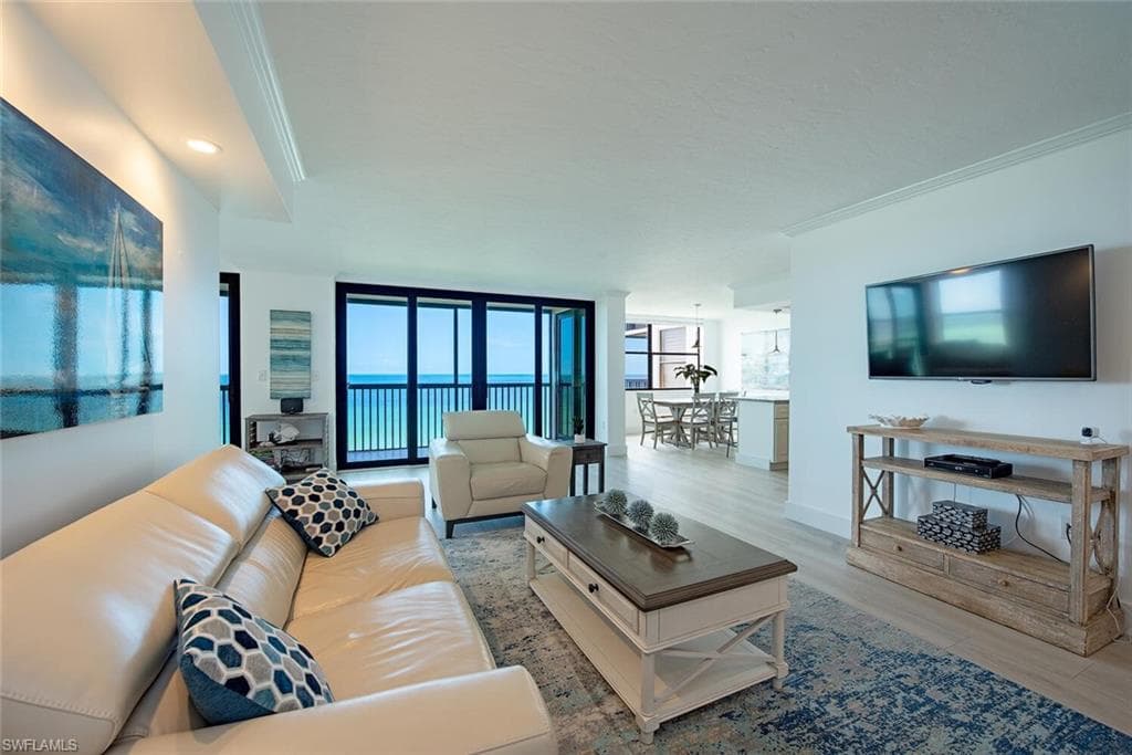 9375 Gulf Shore Dr 402, Naples, FL 34108-6