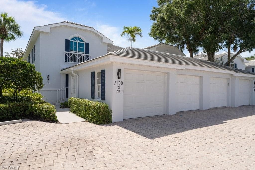 7100 Barrington Cir 4, Naples, FL 34108-1