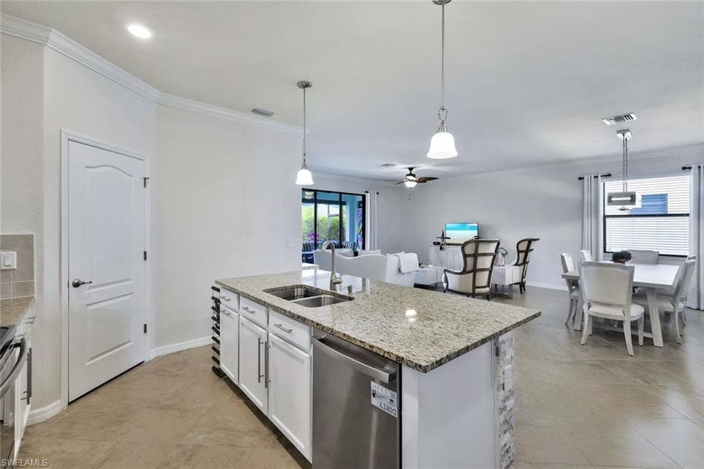 9207 Shadow Oak Ln, Naples, FL 34120-11