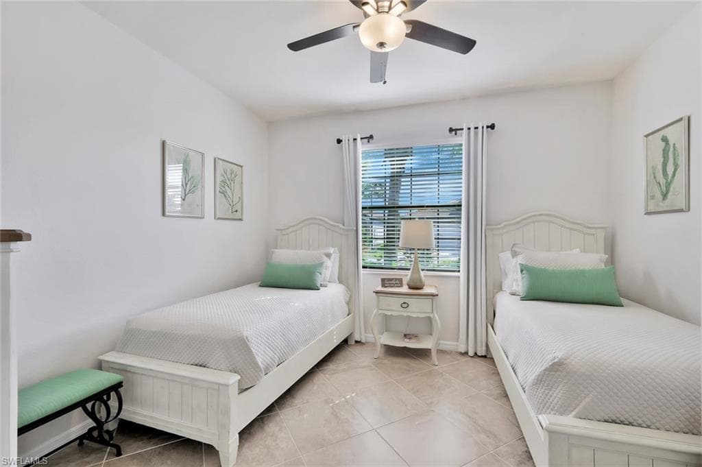 9207 Shadow Oak Ln, Naples, FL 34120-16