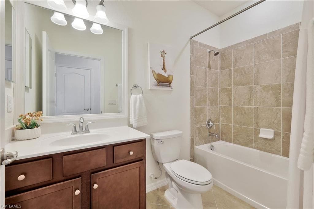 9207 Shadow Oak Ln, Naples, FL 34120-17