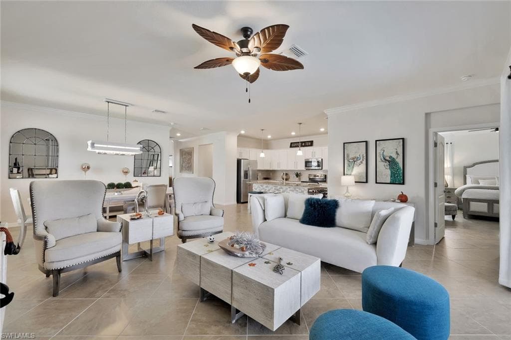 9207 Shadow Oak Ln, Naples, FL 34120-8