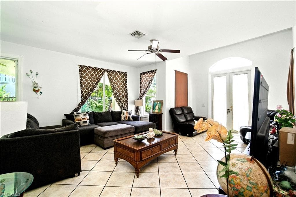 3389 Hibiscus Ave, Naples, FL 34104-9