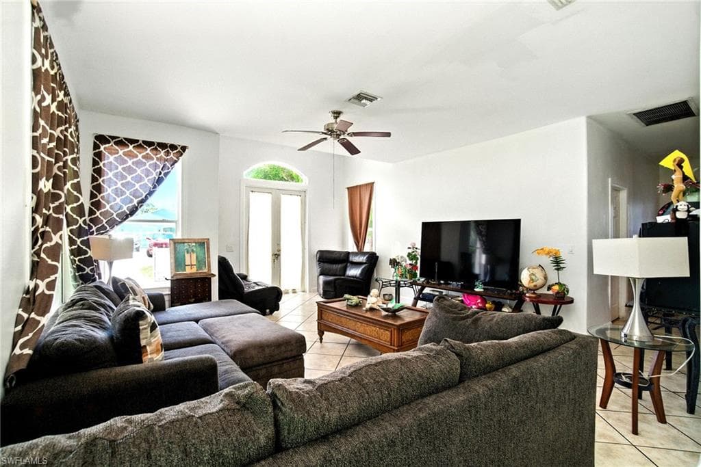 3389 Hibiscus Ave, Naples, FL 34104-10