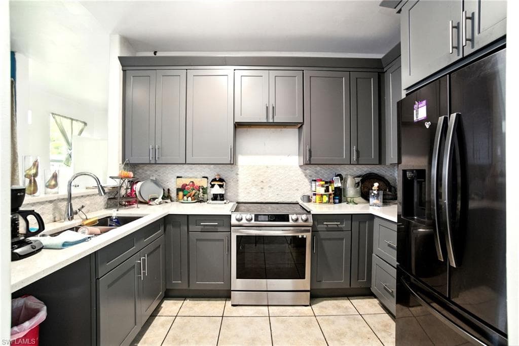 3389 Hibiscus Ave, Naples, FL 34104-12