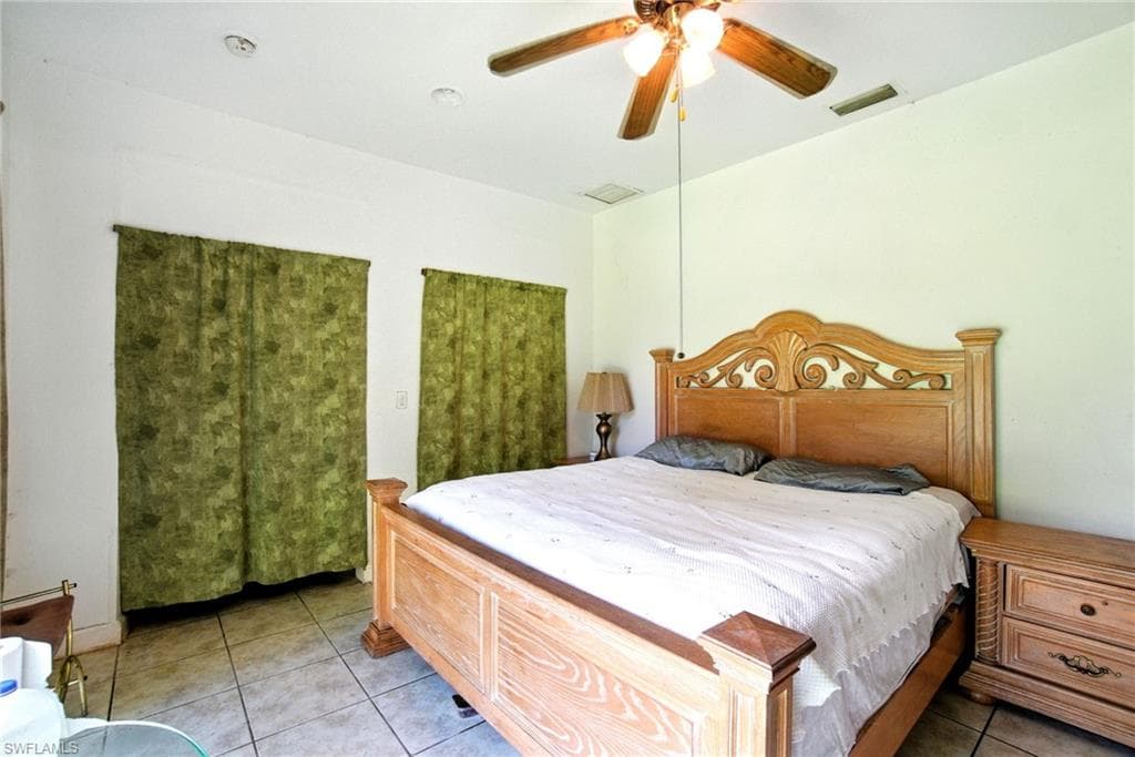3389 Hibiscus Ave, Naples, FL 34104-16