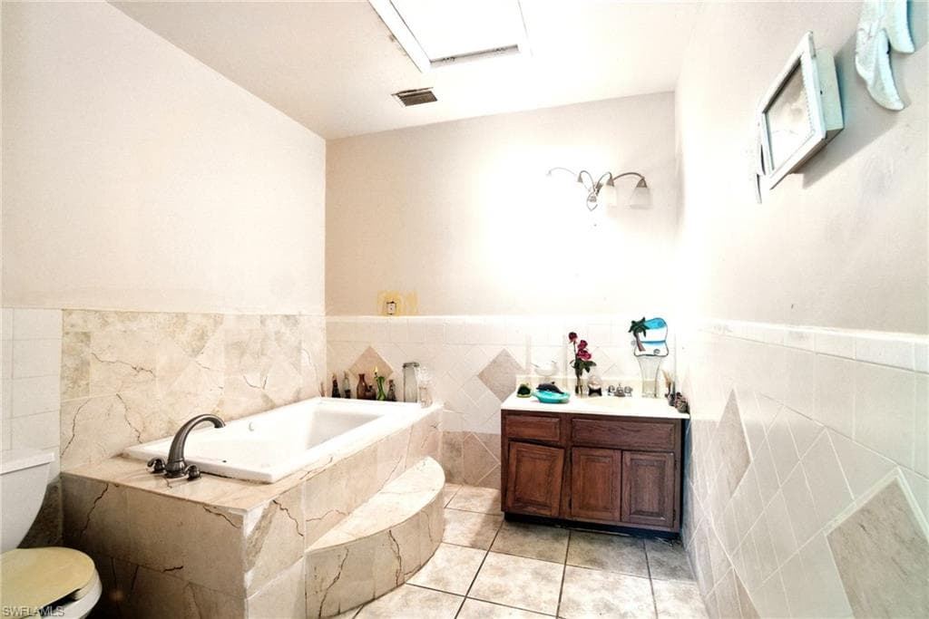 3389 Hibiscus Ave, Naples, FL 34104-17