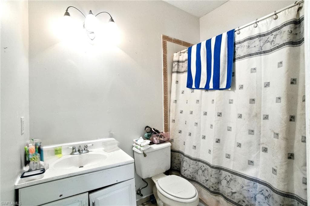 3389 Hibiscus Ave, Naples, FL 34104-19