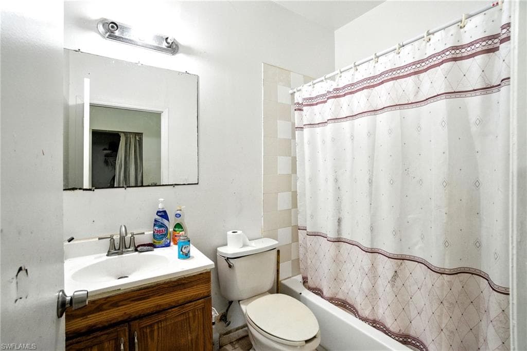 3389 Hibiscus Ave, Naples, FL 34104-21