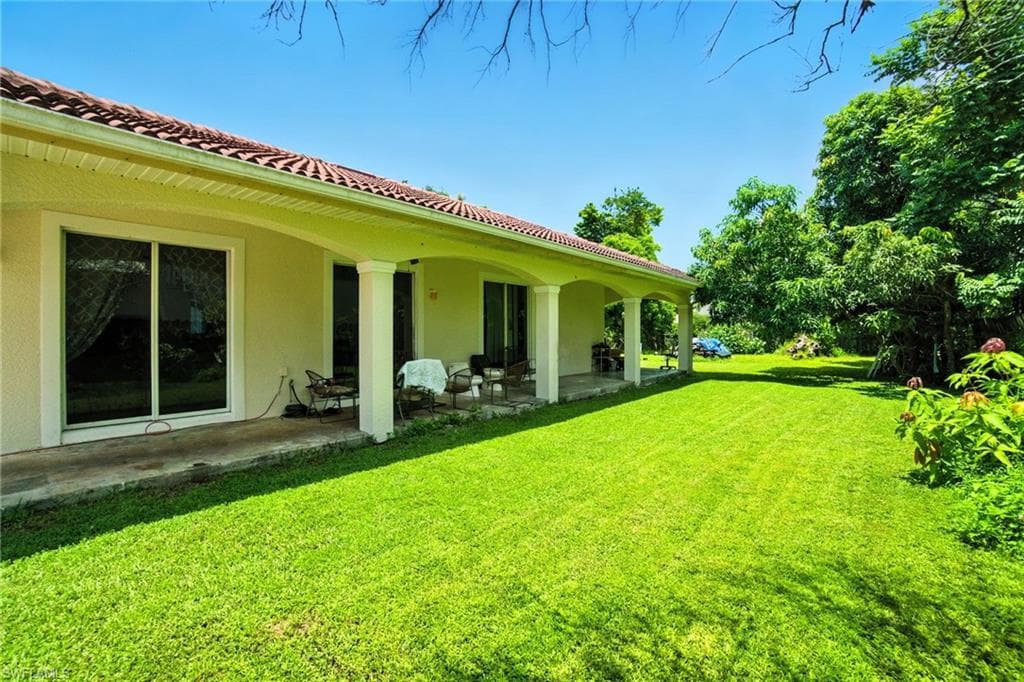 3389 Hibiscus Ave, Naples, FL 34104-5
