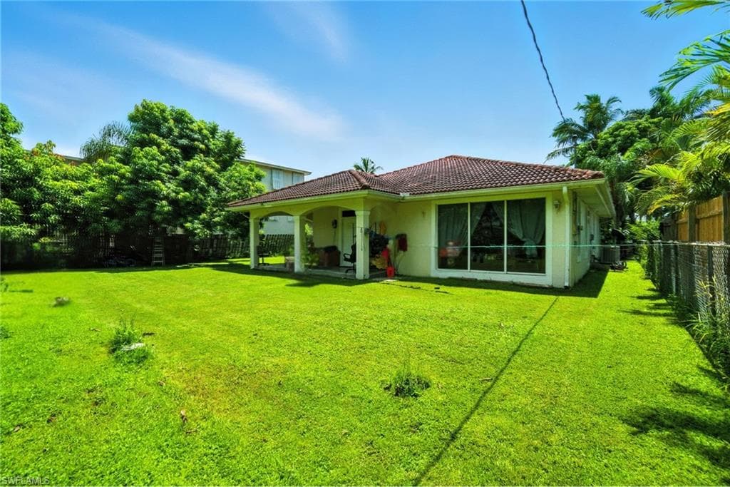 3389 Hibiscus Ave, Naples, FL 34104-7