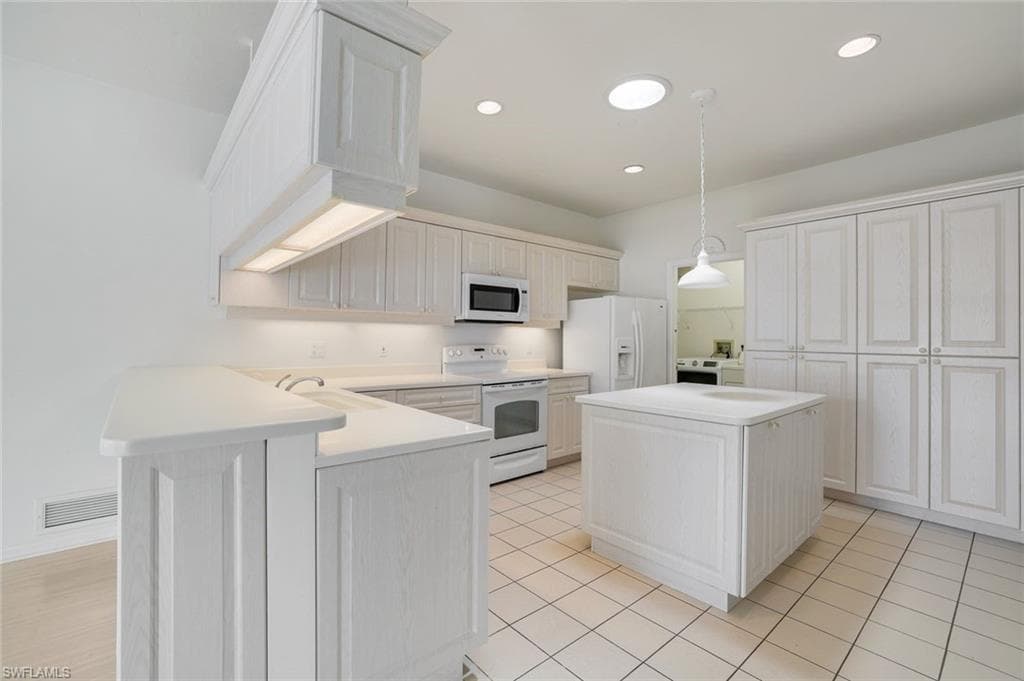 1895 Woodbine Ct, Marco Island, FL 34145-9
