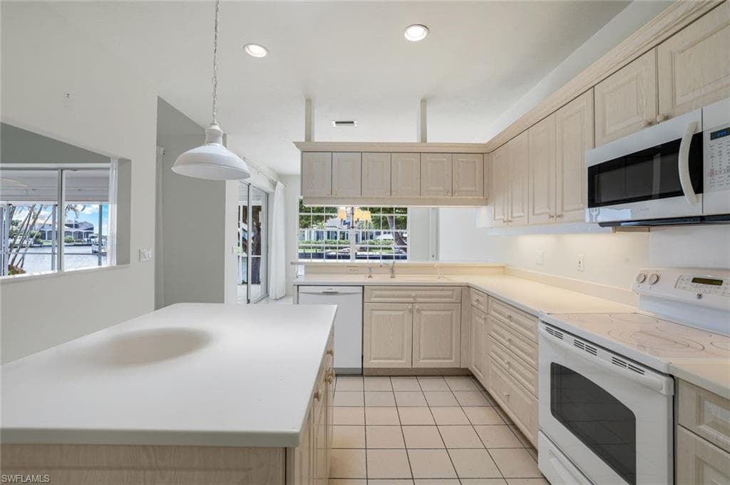 1895 Woodbine Ct, Marco Island, FL 34145-10