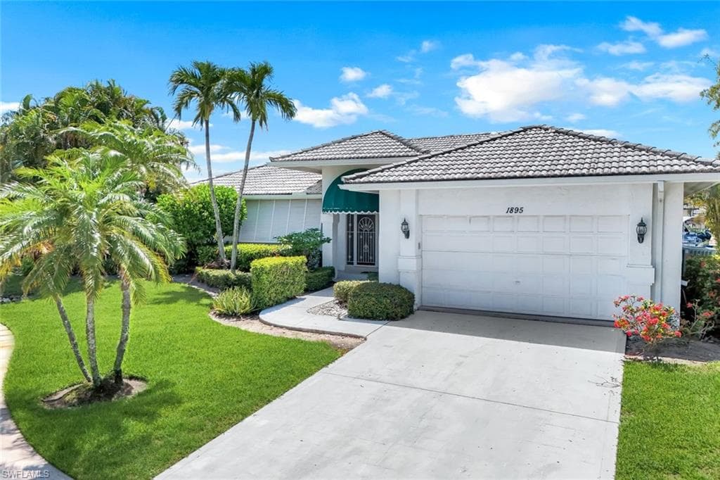 1895 Woodbine Ct, Marco Island, FL 34145-4