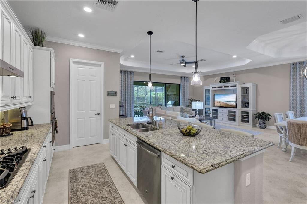 2786 Aviamar Cir, Naples, FL 34114-10