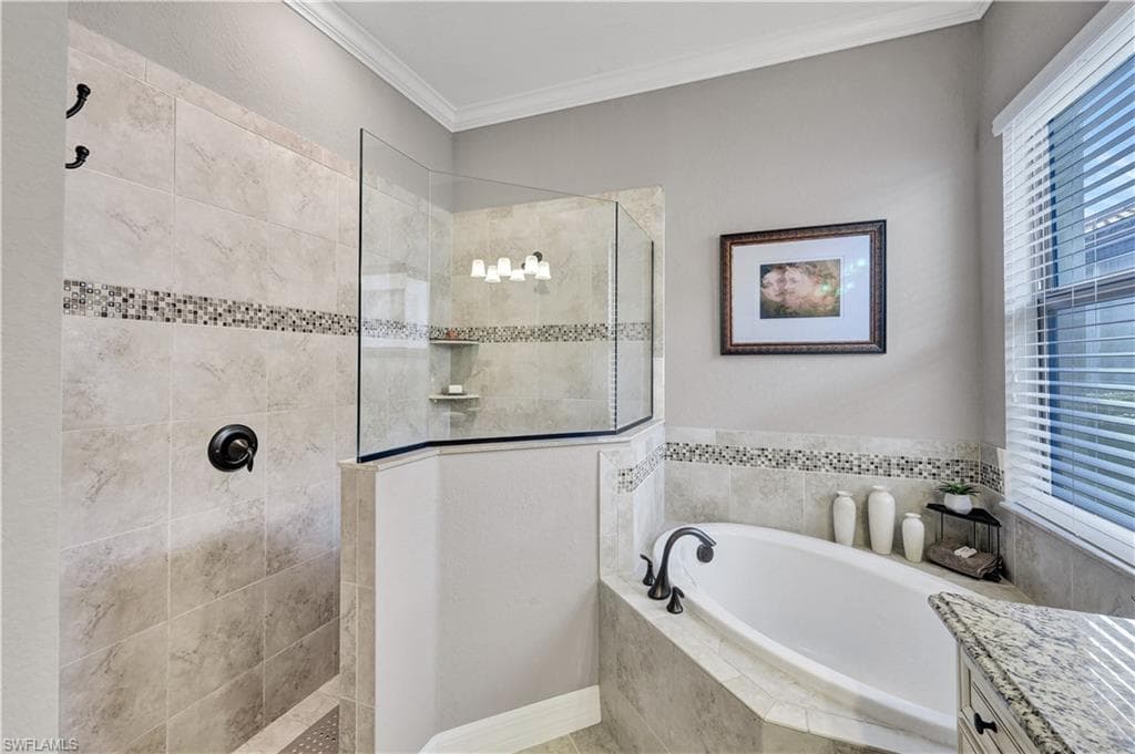2786 Aviamar Cir, Naples, FL 34114-16